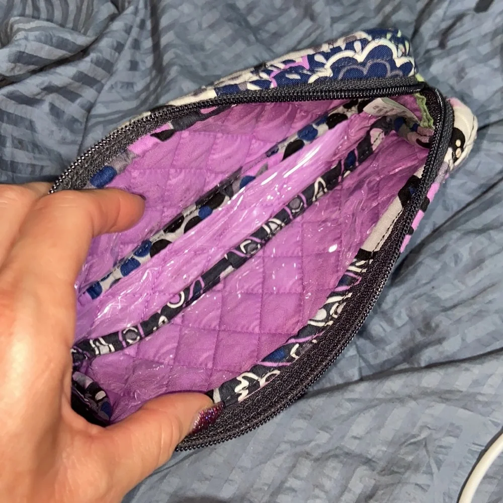 EUC Vera Bradley makeup bag. Zip closure